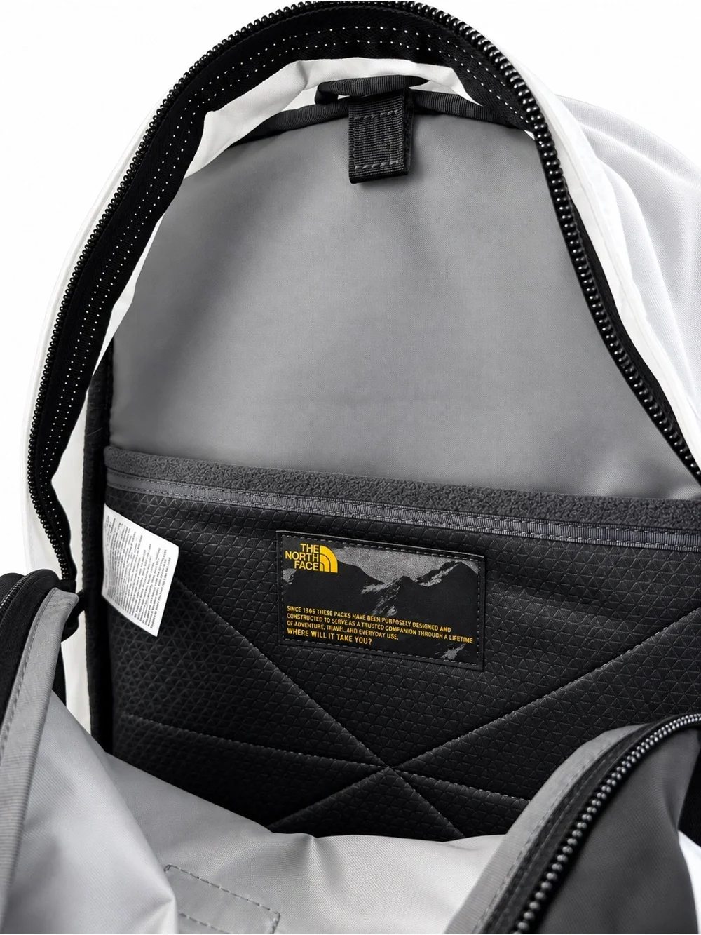 The North Face Hot Shot SE Backpack 30L TNF White/TNF Black NWT